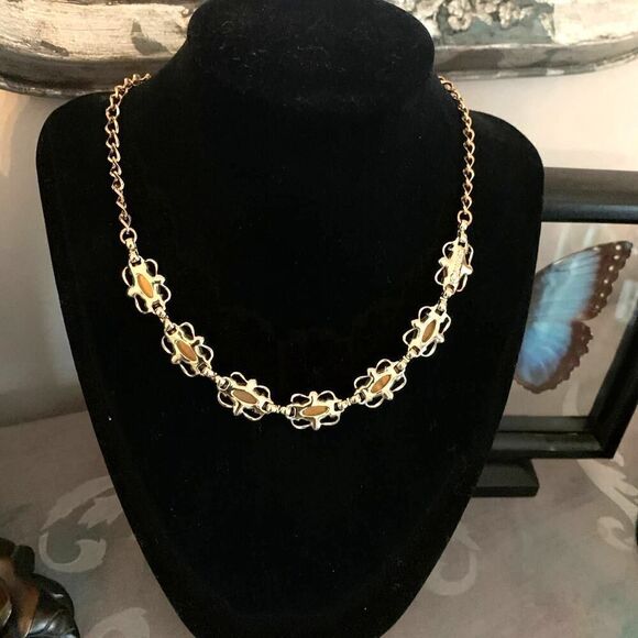 Sarah Coventry 3-PC Jewelry set, Gold tone, Vintage, Stamped - Picture 6 of 9